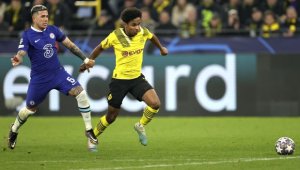 Ас на Дортмунд разпуска със секси гадже, феновете беснеят 