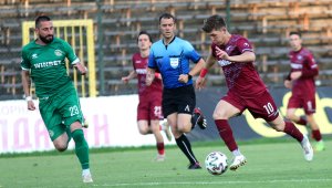 Спорна дузпа остави Ботев Враца в елита 