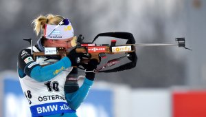 Мари стреля като снайперистка в Йостерсунд