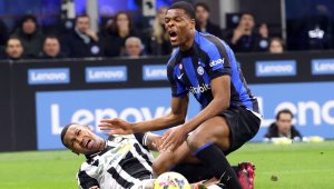 Ман Юнайтед иска Дъмфрис