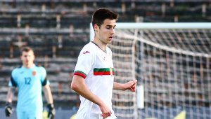 Груев помогна на Лийдс за успех в дербито на върха в Чемпиъншип