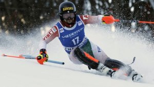 Подкрепа! Алберт Попов ще радва баба си и дядо си в Банско