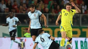 ПСЖ взима шведска голова машина за заместник на Мбапе