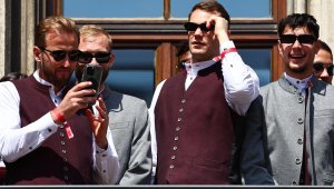 Голяма мистерия на сватбата на Нойер + СНИМКА