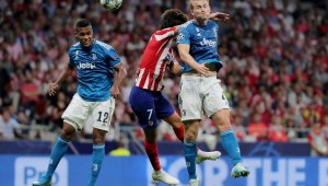 Шеф на Барса: Де Лихт избра Юве заради парите 