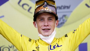 Тур дьо Франс: Датчанин облече Жълтата фланелка