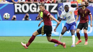 Късмет за Франция! Автогол ги прати на четвъртфинал