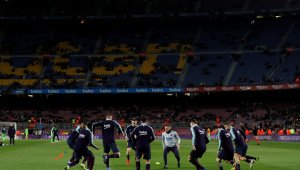 "Повече от клуб"? А къде бяха феновете на Барса снощи?