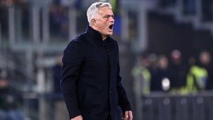 Челси с оферта за Моуриньо, Рома обмисля Де Дзерби