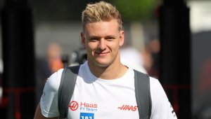 Мик Шумахер все пак може да остане във Формула 1 догодина