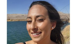 Секси реферка захвърли флагчето и зарадва феновете + СНИМКИ