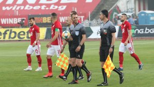 Драгомир Драганов ще свири Славия - ЦСКА