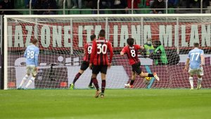 Лекция! Милан спука от бой Лацио и излиза в битка за финал срещу Интер