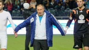 Мач на Мъри Стоилов разбунтува Казахстан