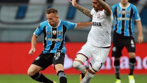 Барса взима Артур и го дава на Милан