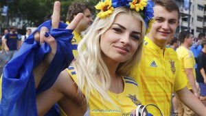 Изберете най-красива фенка сред отпадналите отбори + СНИМКИ