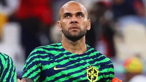 Адвокатите на Дани Алвес пак се мъчат да го извадят от затвора