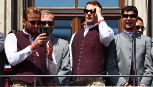 Нойер размаха пръст преди екшъна с Бока 