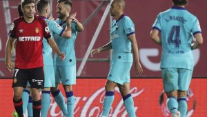 Принудили непокорния фен на Меси да изтрие снимка с Жорди Алба