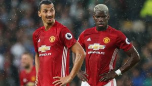 Юнайтед се стресна от финансова криза! Реже заплатите на Ибра и Погба с 25%