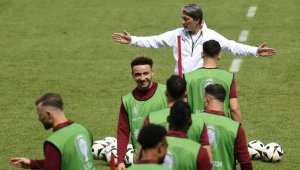 Якин се закани да вземе скалпа и на Англия