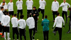 Скандал в Бундестима: Кимих и Рюдигер се шамаросват на тренировка