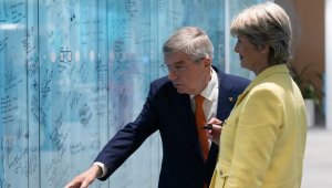 Весела Лечева постави подписа си на олимпийската стена в Лозана и получи грамота от Томас Бах