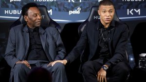 Мбапе: Фантастично е да съм плътно зад Пеле + ГАЛЕРИЯ