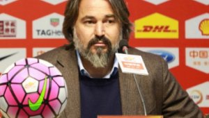 И треньор на Локо Пловдив ще прави пачки в Китай