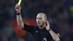 Скандалният Майк Дийн свири още в неделя