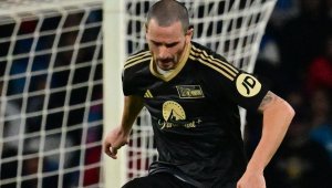 Рома чака Бонучи с отворени обятия