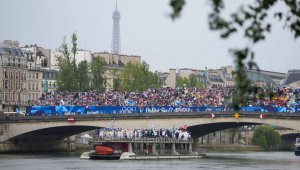 Французите отново се изложиха: Качеството на водата в Сена било "отвратително"