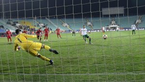 Ас на Черна гора: България измъкна равен в София с измислена дузпа