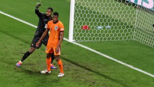 Правилно ли беше отменен голът на Нидерландия срещу Франция? Ето отговора