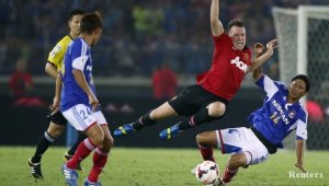 Фил Джоунс отново поиска да е централен защитник