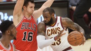 ЛеБрон и компания още не могат да бият в контролите