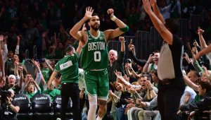 Тейтъм изубхна с 51, а Бостън разби Сиксърс и трагичния Ембийд