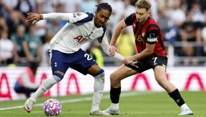 За първи път мюсюлманин игра за Англия