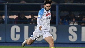 Вратарят на Грузия се бъзика с Кварацхелия