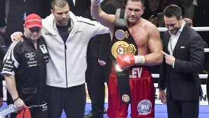 WBC разминава Кобрата и Дилиън Уайт