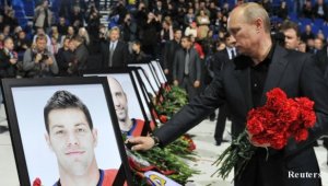 Владимир Путин почете загиналите хокеисти на Локомотив Ярославл