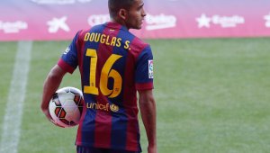 Барса засилва ненужния Дъглас към турския Сиваспор