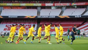 Виляреал води порно звезда на финала в Лига Европа + СНИМКИ (+18)