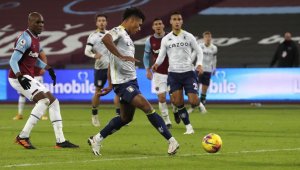 Във Вила бесни на ВАР, Невил и Карагър искат промяна