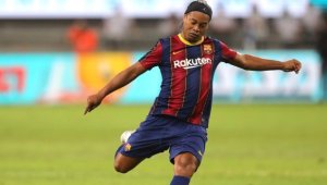 Роналдиньо каза къде Меси трябва да спре с футбола