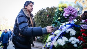 Левски поднесе цветя на паметника на Апостола + СНИМКИ 