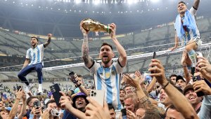 Порнодива пръска сексапил от агитката на Аржентина + СНИМКИ