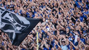 Без изненада: Огромни опашки на "Герена" за билети за Левски - АЗ Алкмаар