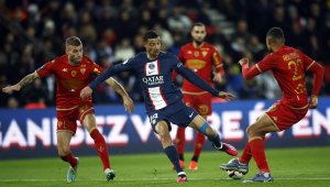 Голи задници лъснаха в мач от елита на Франция + СНИМКИ