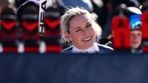 Линдзи пръска сексапил, докато язди + СНИМКИ